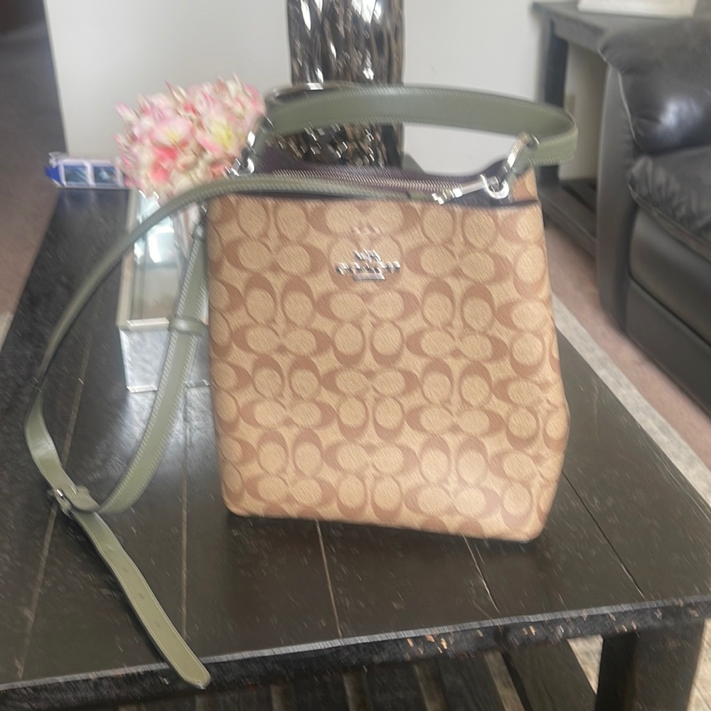 Coach bucket crossbody bag